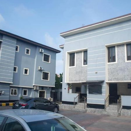 Kay Luxury Suites Uyo Esterno foto