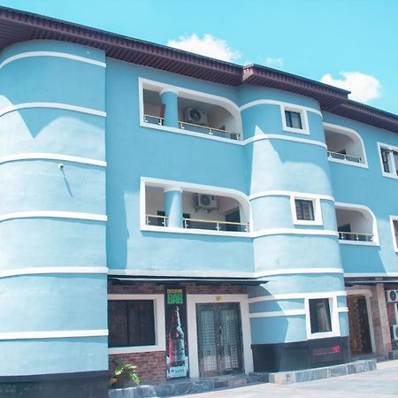 Kay Luxury Suites Uyo Esterno foto