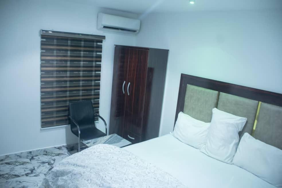 Kay Luxury Suites Uyo Esterno foto