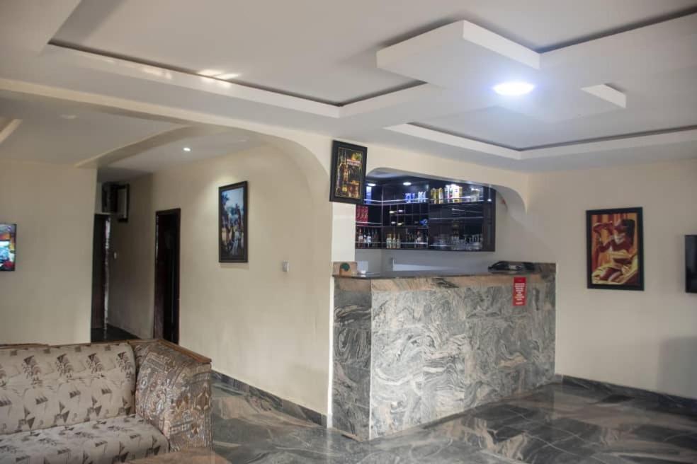 Kay Luxury Suites Uyo Esterno foto