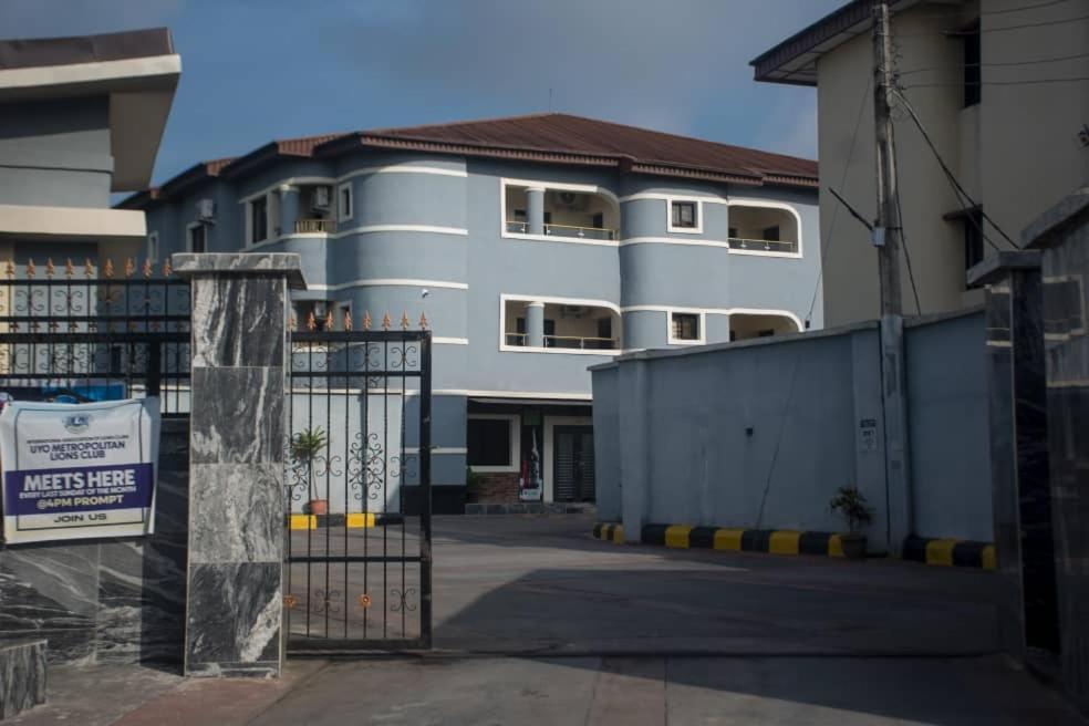 Kay Luxury Suites Uyo Esterno foto
