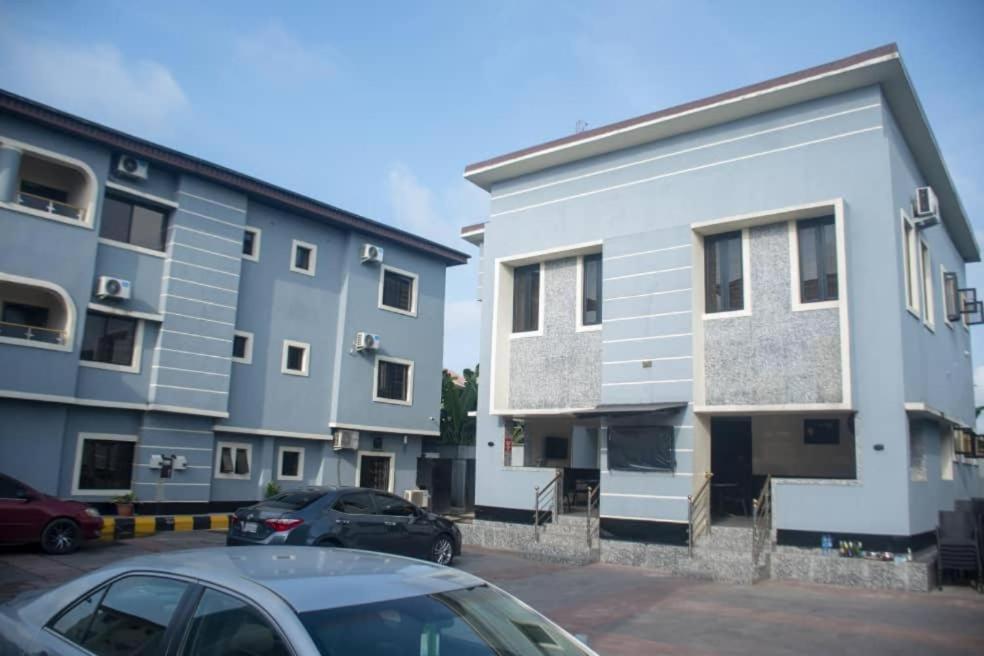 Kay Luxury Suites Uyo Esterno foto